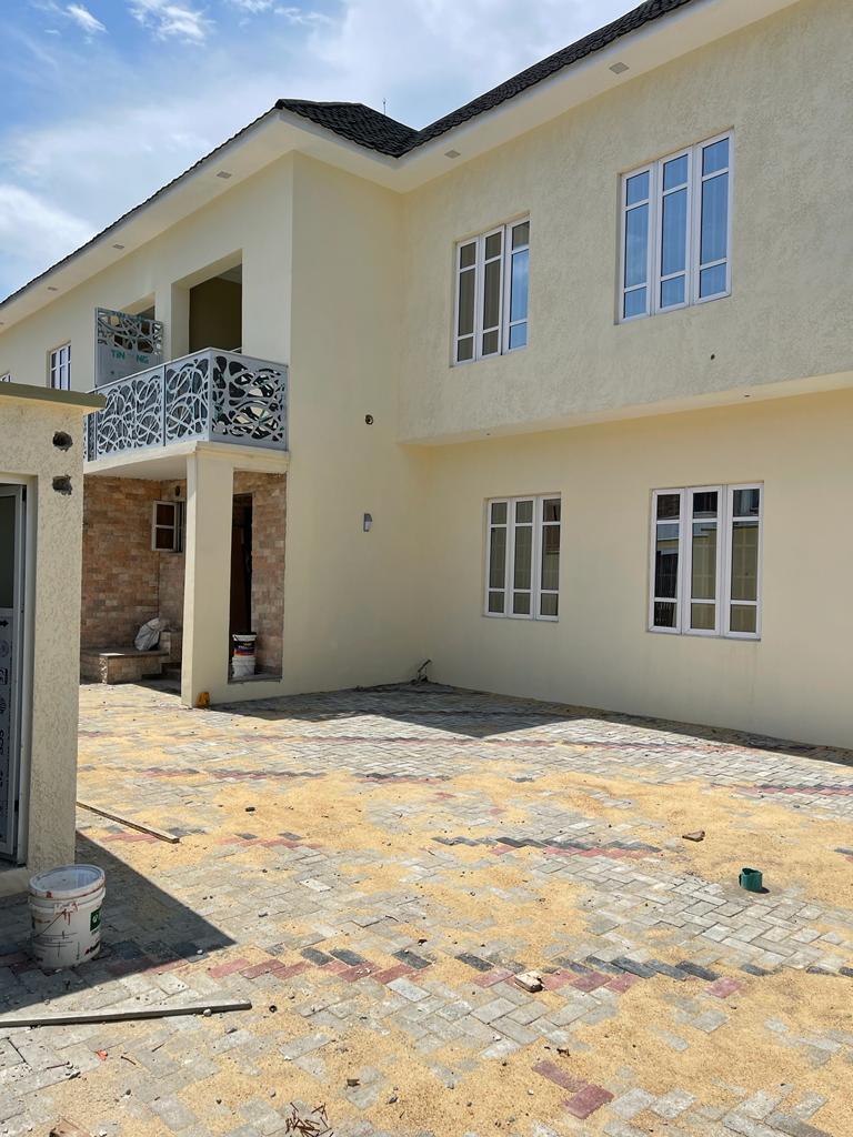 Newly Built Tastefully Finished 4 bedroom semi Detached House+ 2bedroom Flat on 550sqmts of Land U3 Gated and Secured Estate.